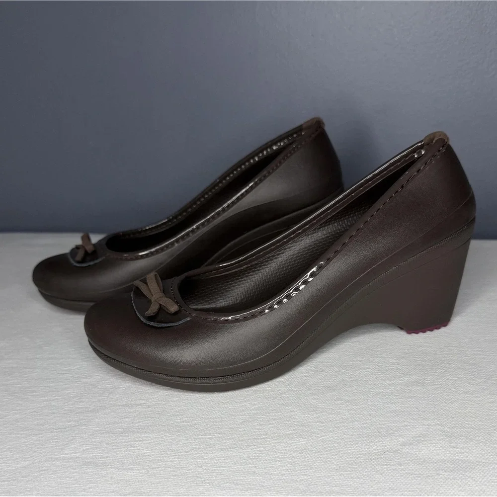Crocs Shoes Womens 7 Brown Bow Wedge Pump Comfort Lightweight Slip On Heels